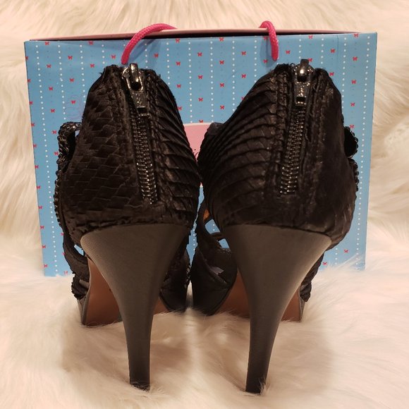 Sz 8.5 Mistletoe Kisses Black Poetic Licence Heels - Picture 4 of 7